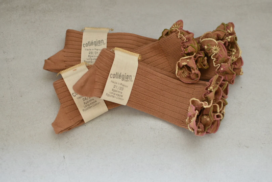 Eglantine_Embroidered Ruffle Ribbed Knee-high Socks_Caramel au Beurre Salé
