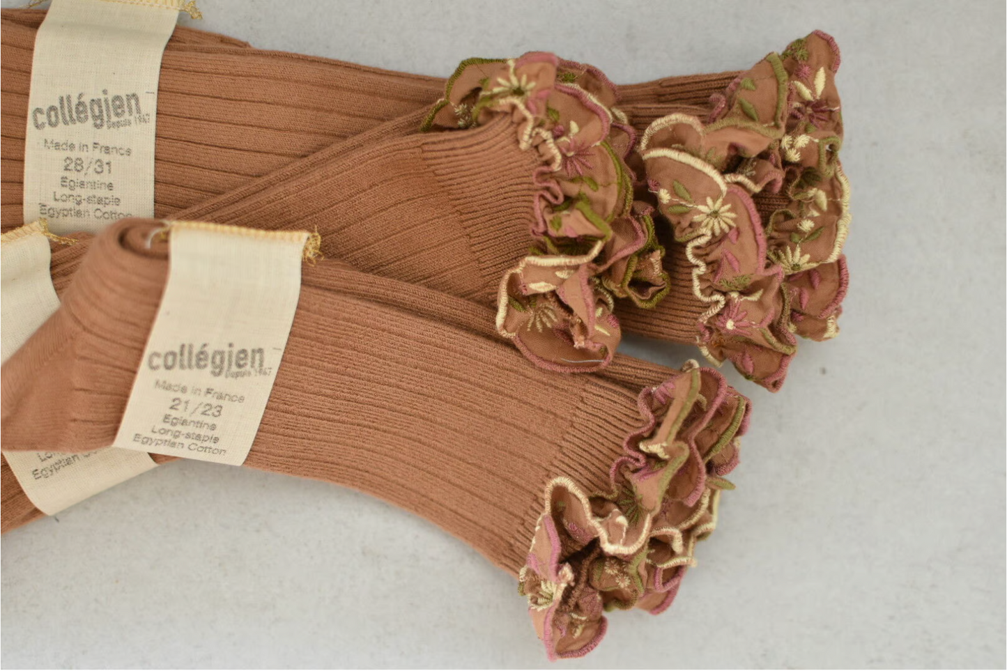 Eglantine_Embroidered Ruffle Ribbed Knee-high Socks_Caramel au Beurre Salé