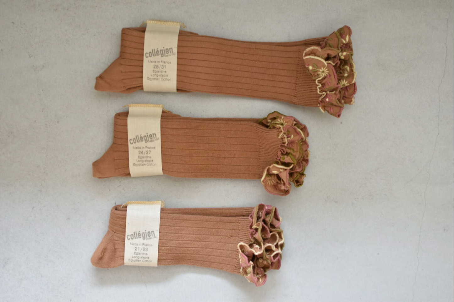 Eglantine_Embroidered Ruffle Ribbed Knee-high Socks_Caramel au Beurre Salé