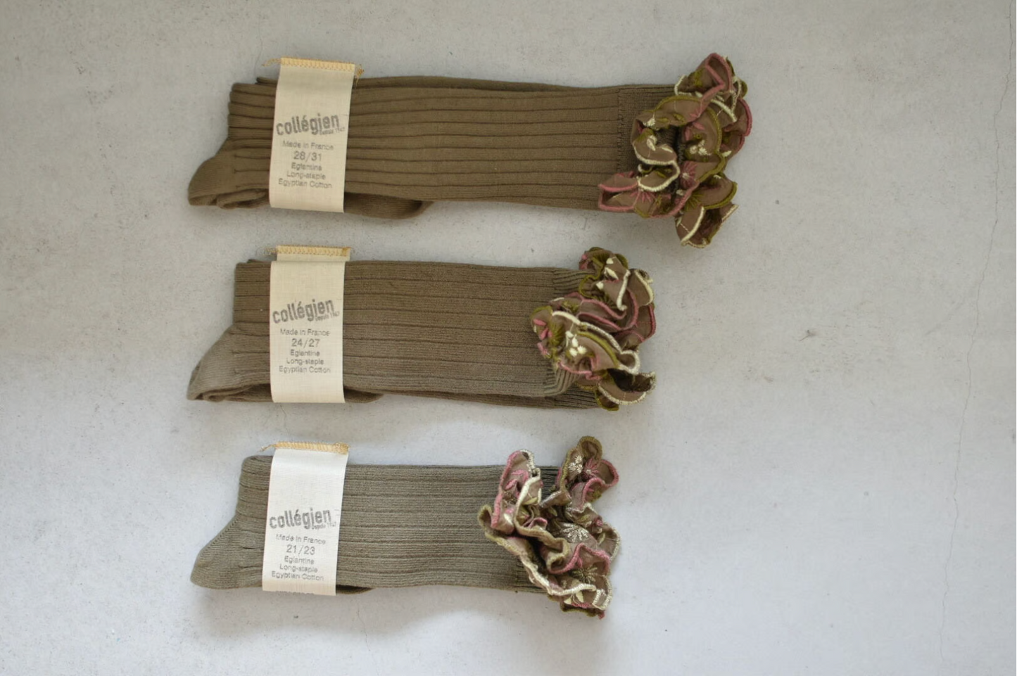 Eglantine_Embroidered Ruffle Ribbed Knee-high Socks_Olive du Lubéron