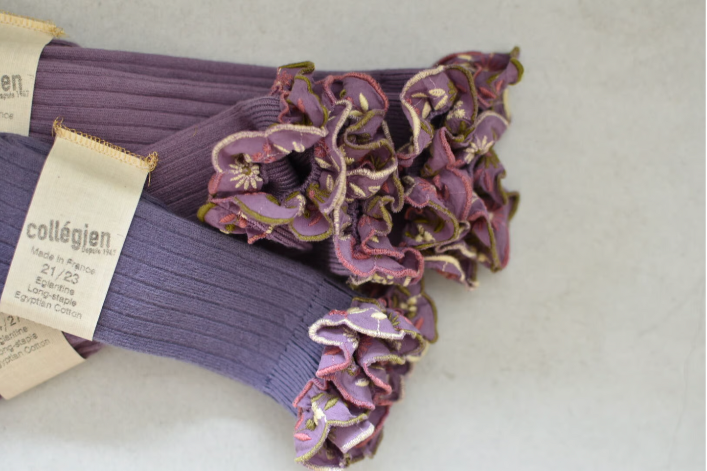 Eglantine_Embroidered Ruffle Ribbed Knee-high Socks_Glycine du Japon