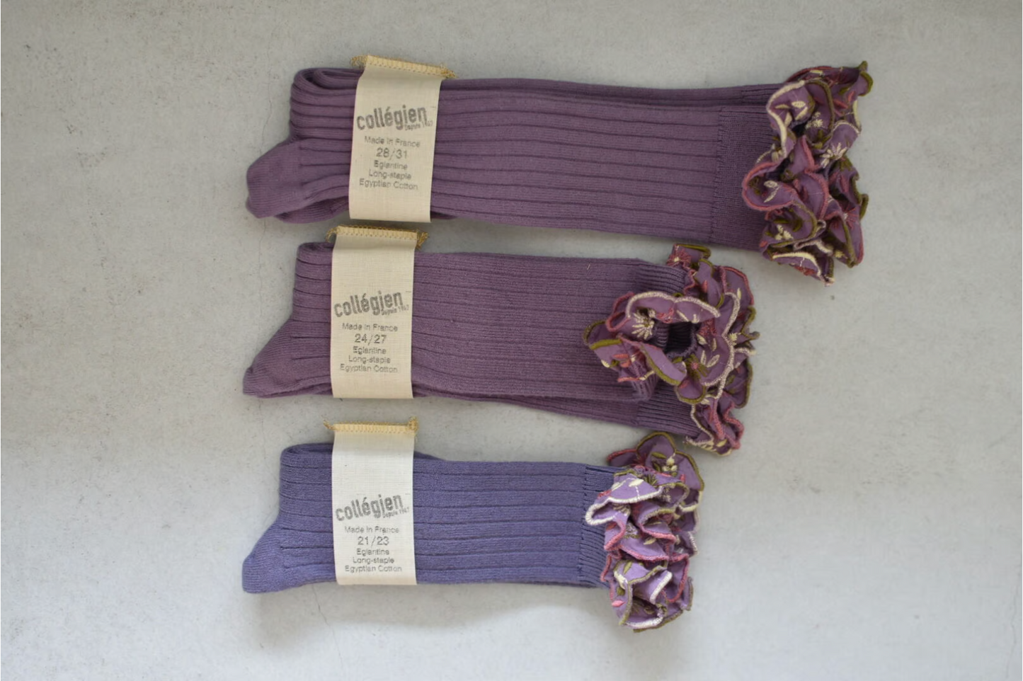 Eglantine_Embroidered Ruffle Ribbed Knee-high Socks_Glycine du Japon
