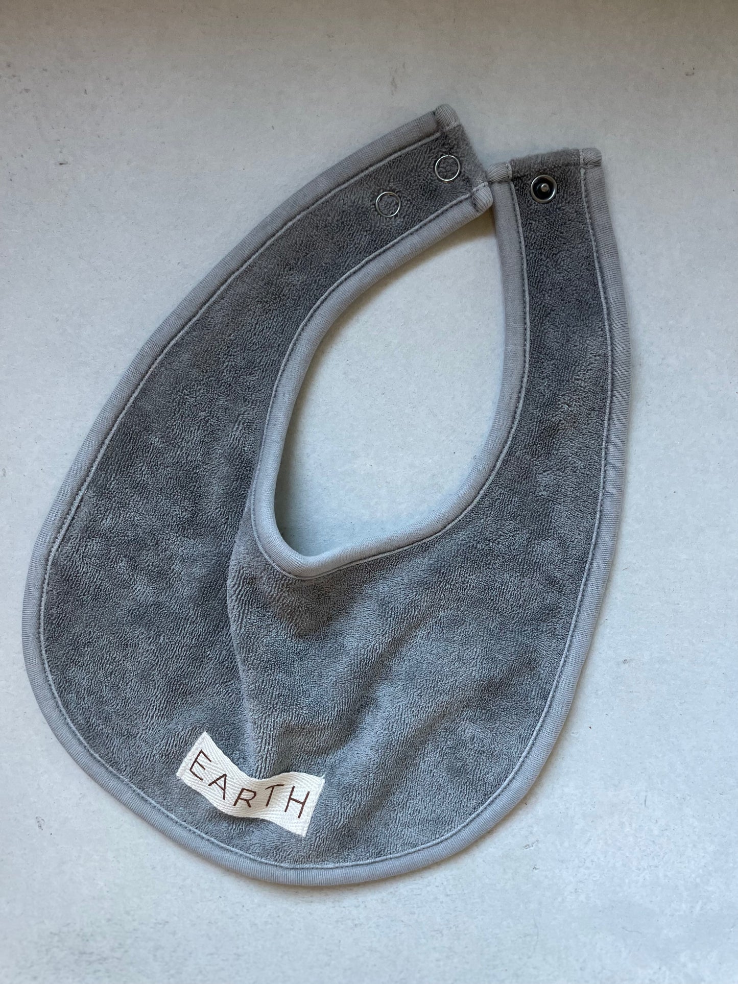 Organic bib_Charcoal