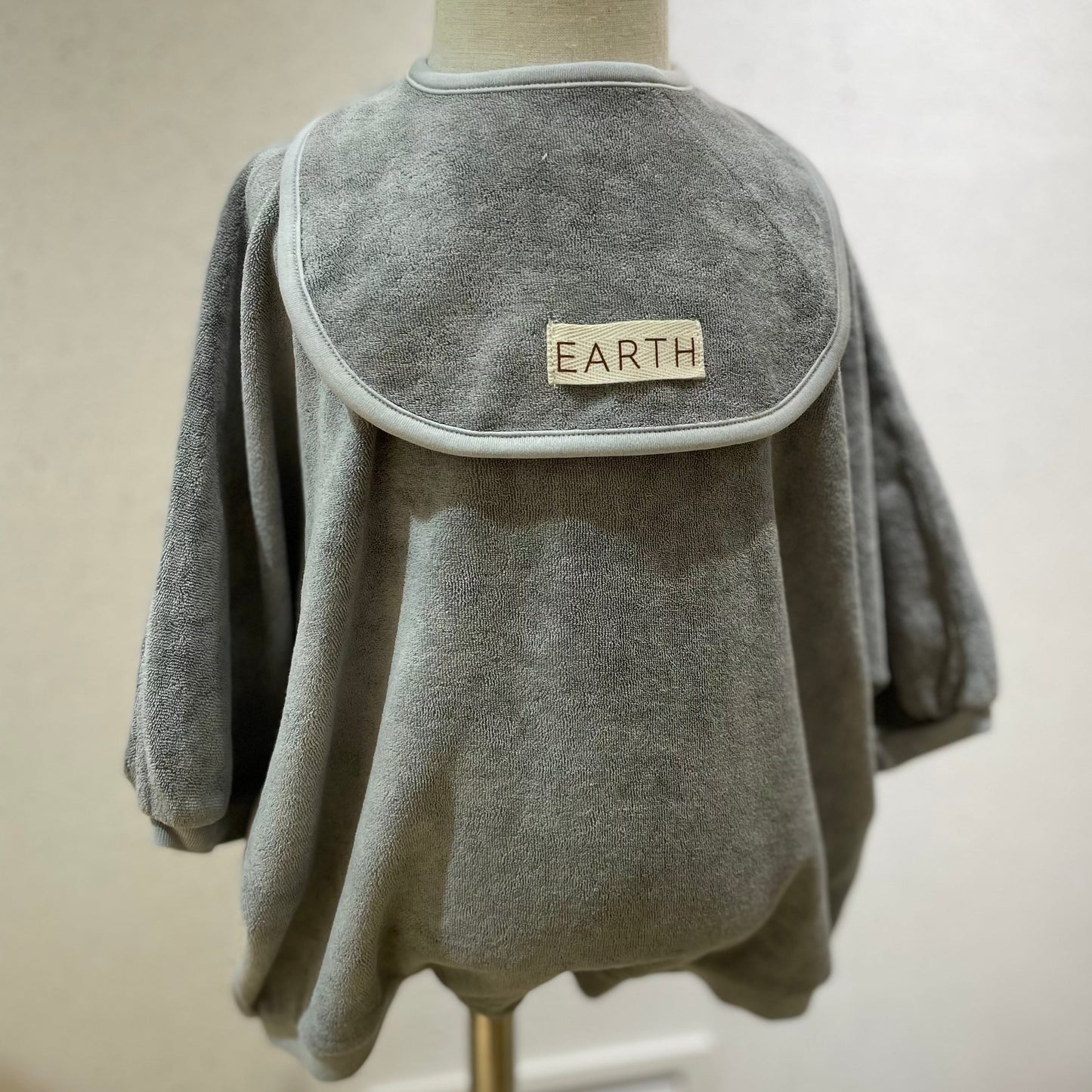 Organic bib_Charcoal