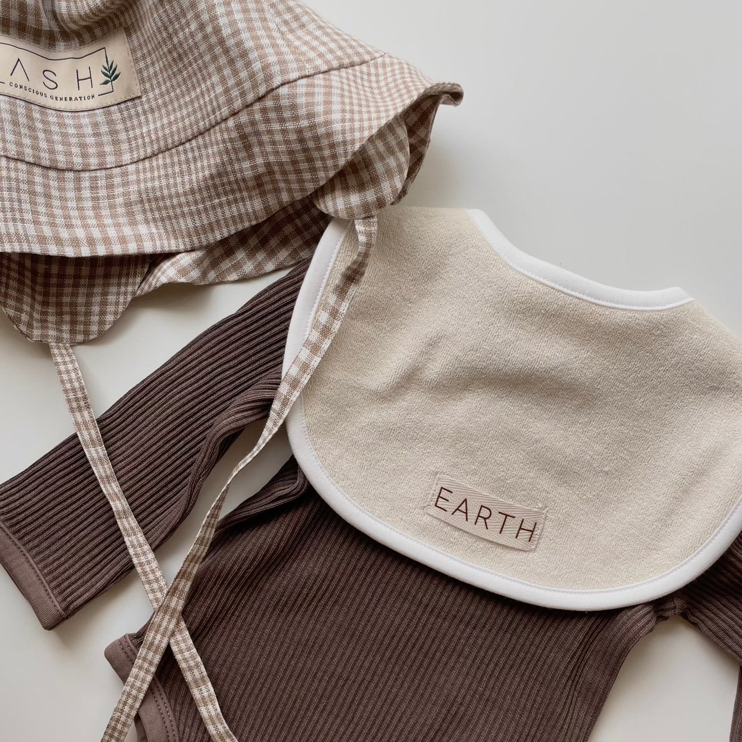 Organic bib_Ecru