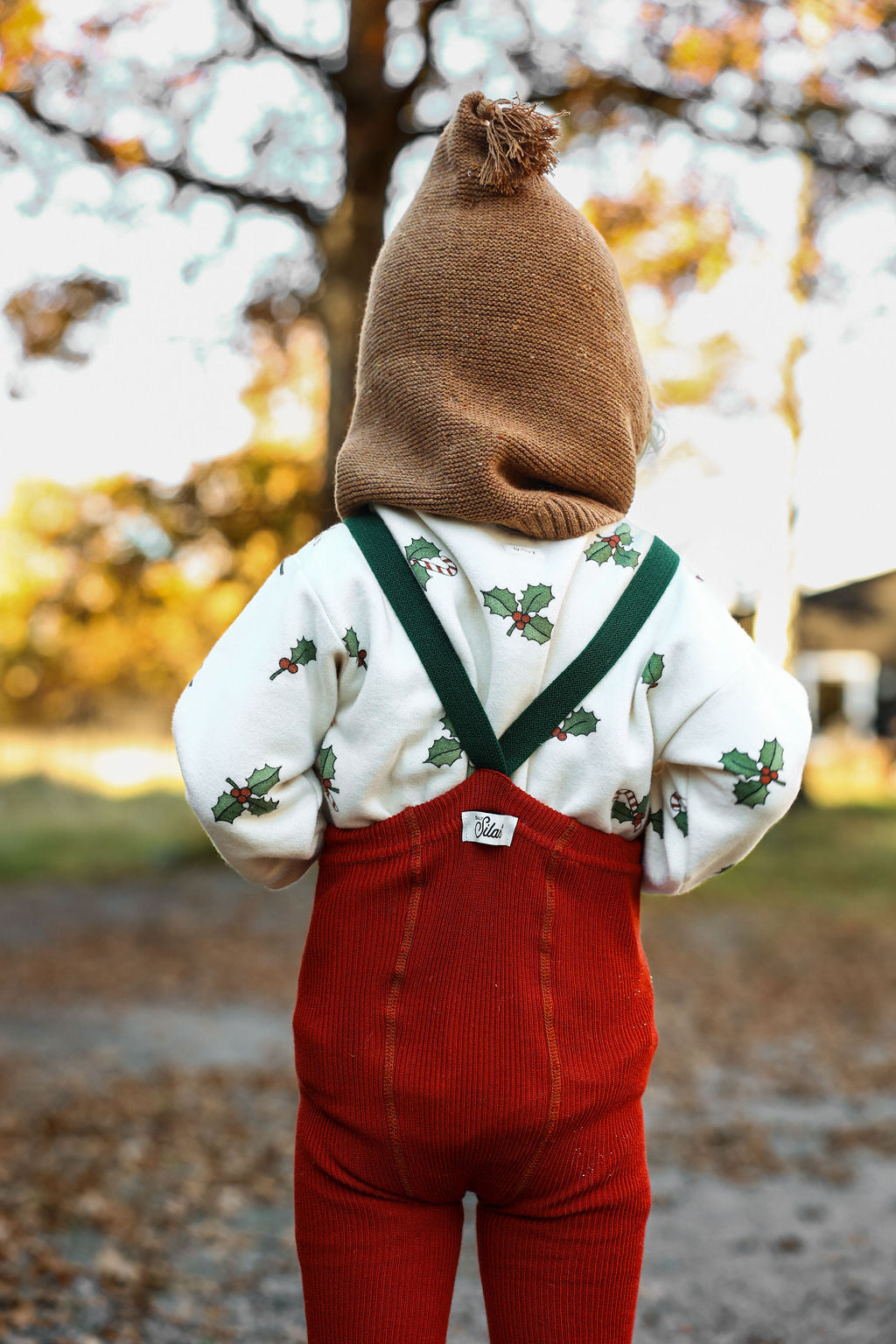 Footed_Classic Footed_Maple Leaf x Dark Forest Green