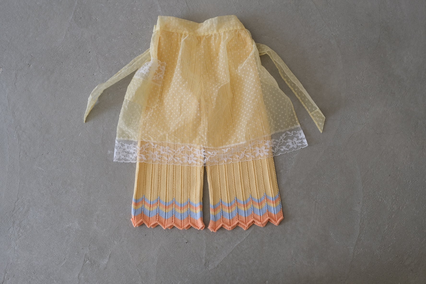 VTG apron_Yellow dots