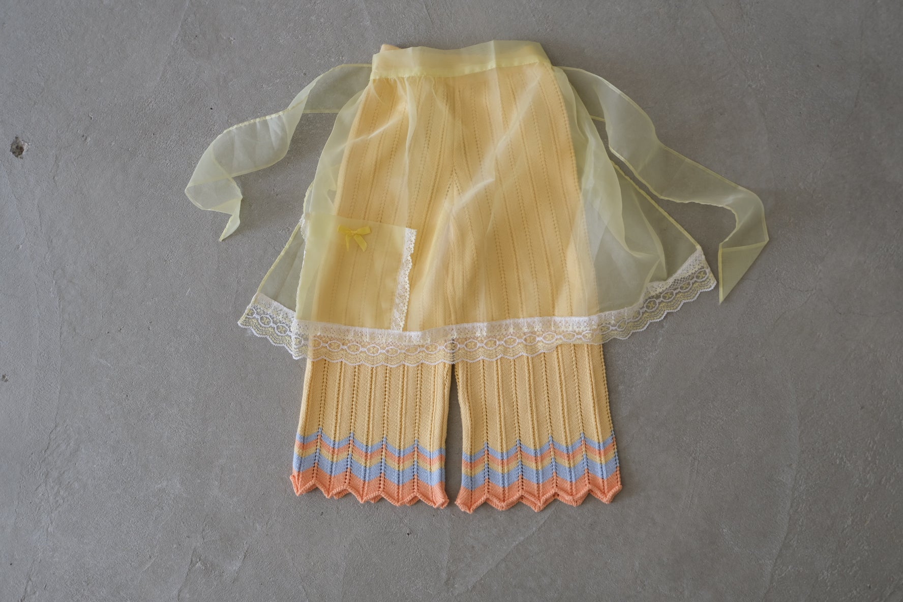 VTG apron_Yellow lace
