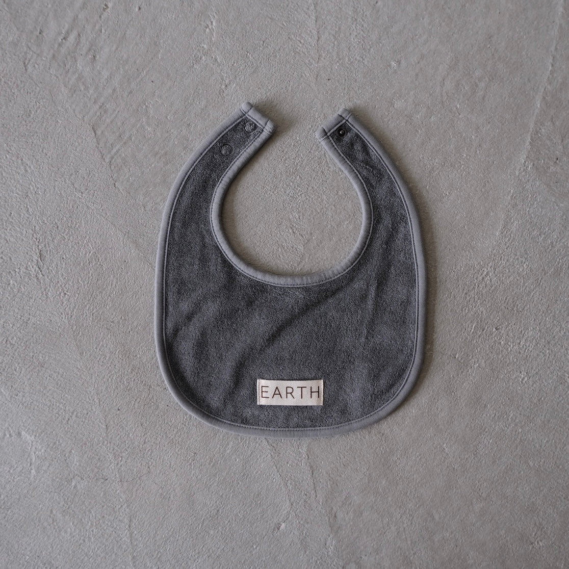 EARTH｜Organic bib_Charcoal