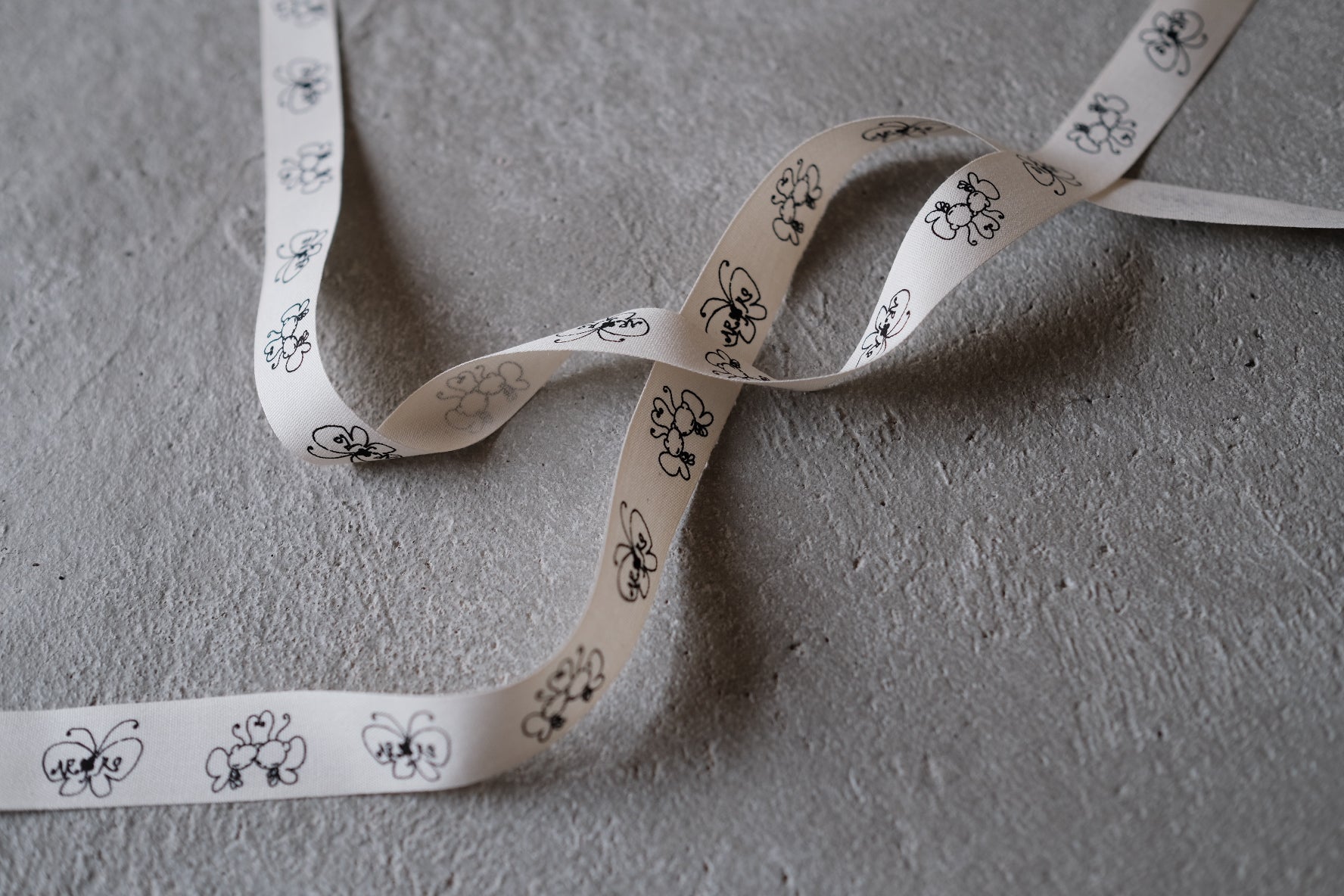 ARIRO Signature Ribbon Wrapping