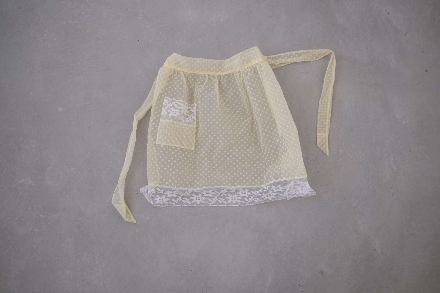 VTG apron_Yellow dots