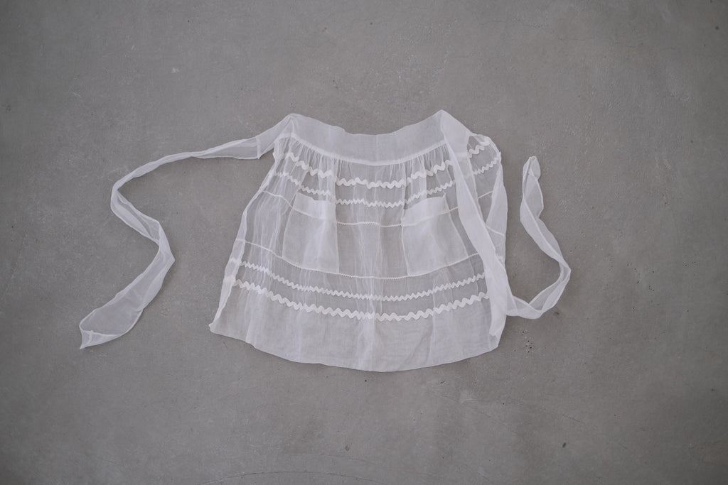 VTG apron_White Sheer