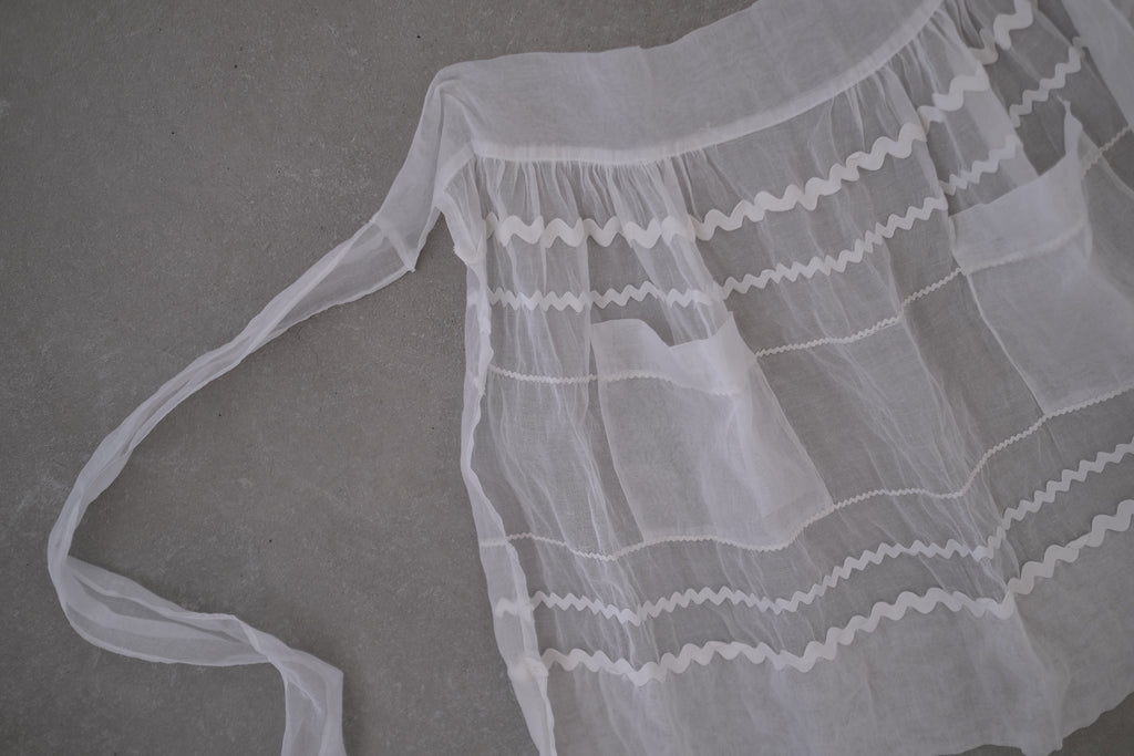 VTG apron_White Sheer