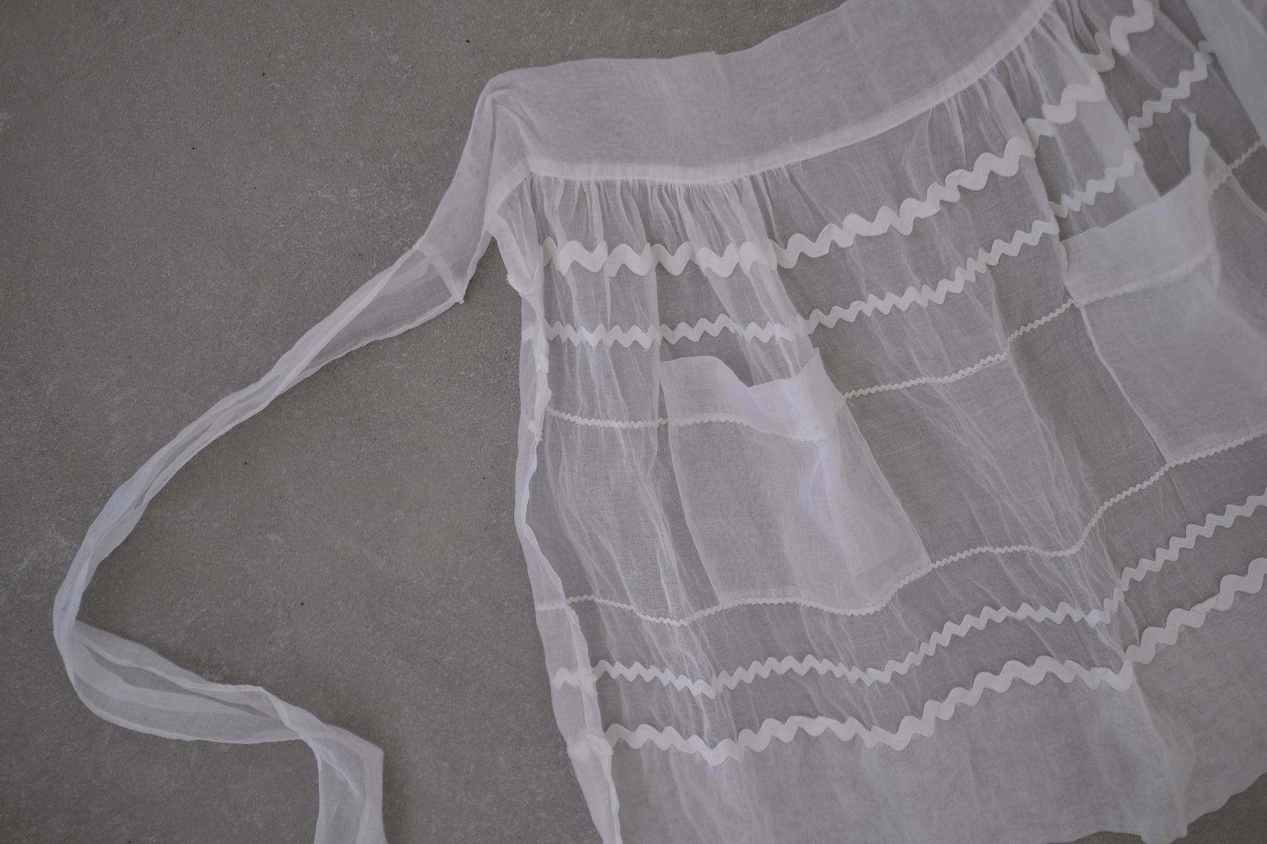 VTG apron_White Sheer
