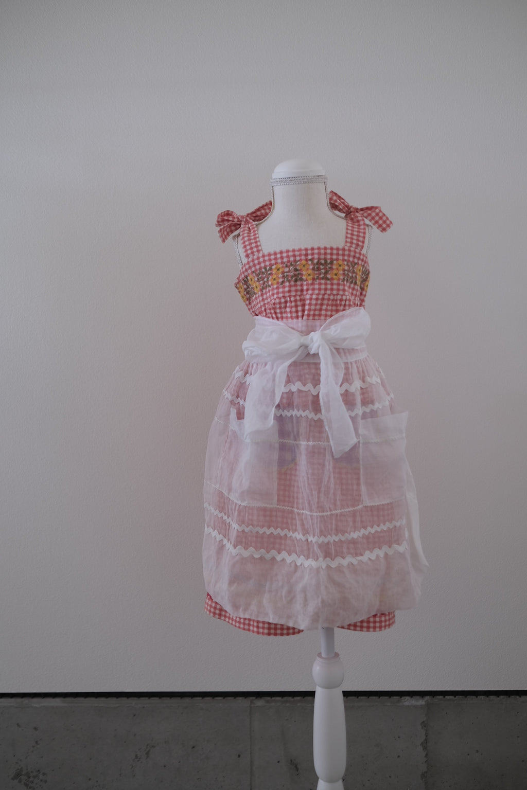 VTG apron_White Sheer