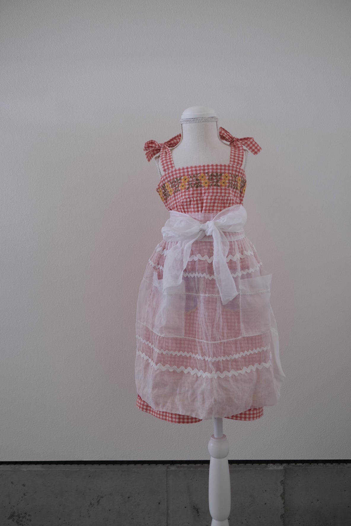 VTG apron_White Sheer