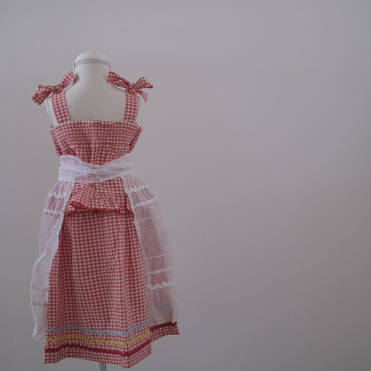 VTG apron_White Sheer
