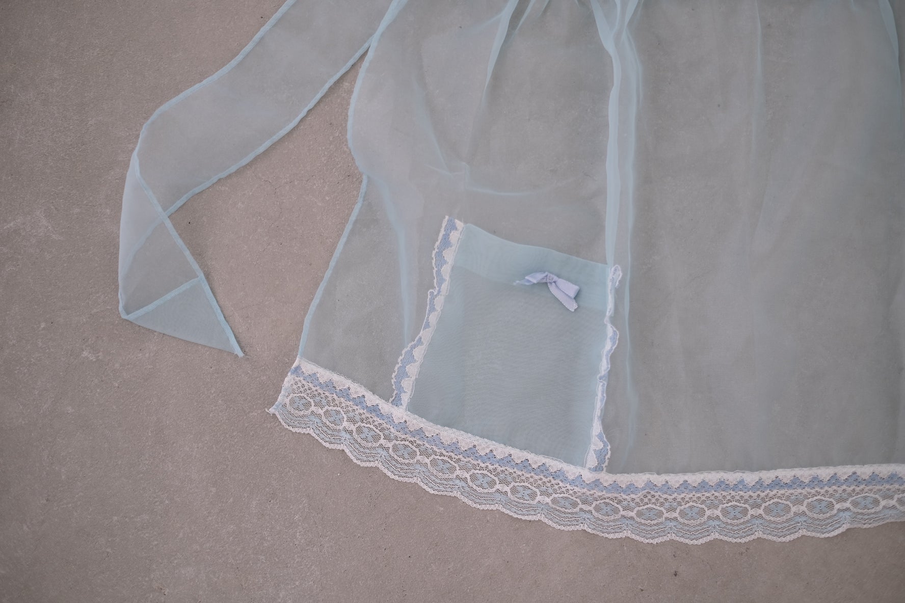 VTG apron_Blue lace