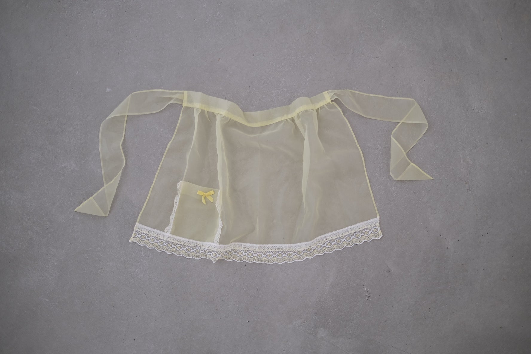 VTG apron_Yellow lace