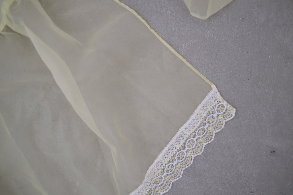 VTG apron_Yellow lace
