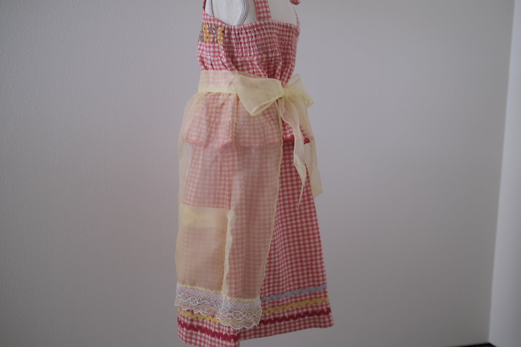 VTG apron_Yellow lace