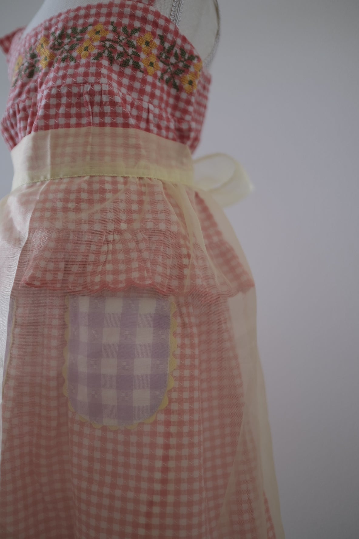VTG apron_Yellow lace