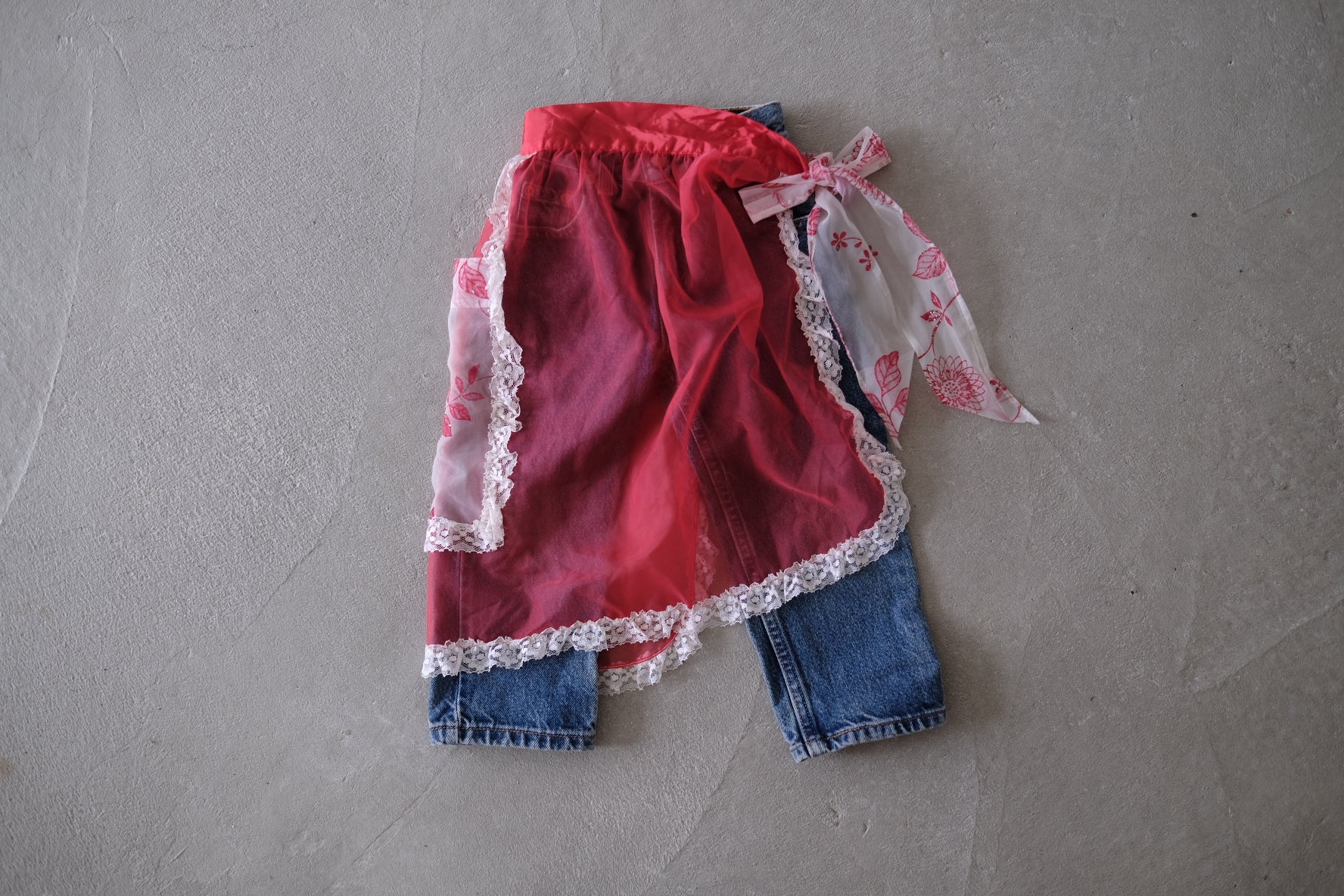 VTG apron_Red Lace/Flower