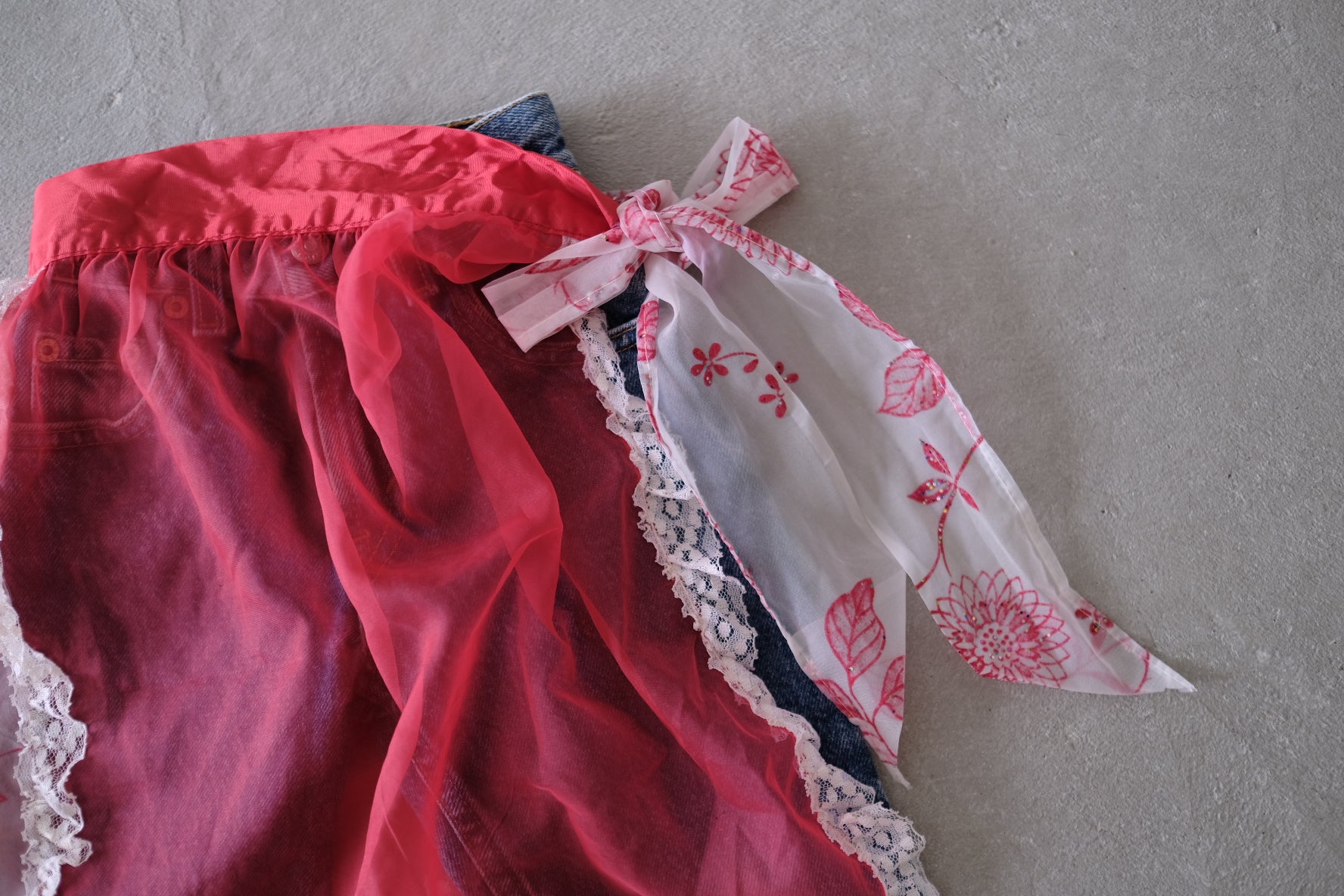 VTG apron_Red Lace/Flower
