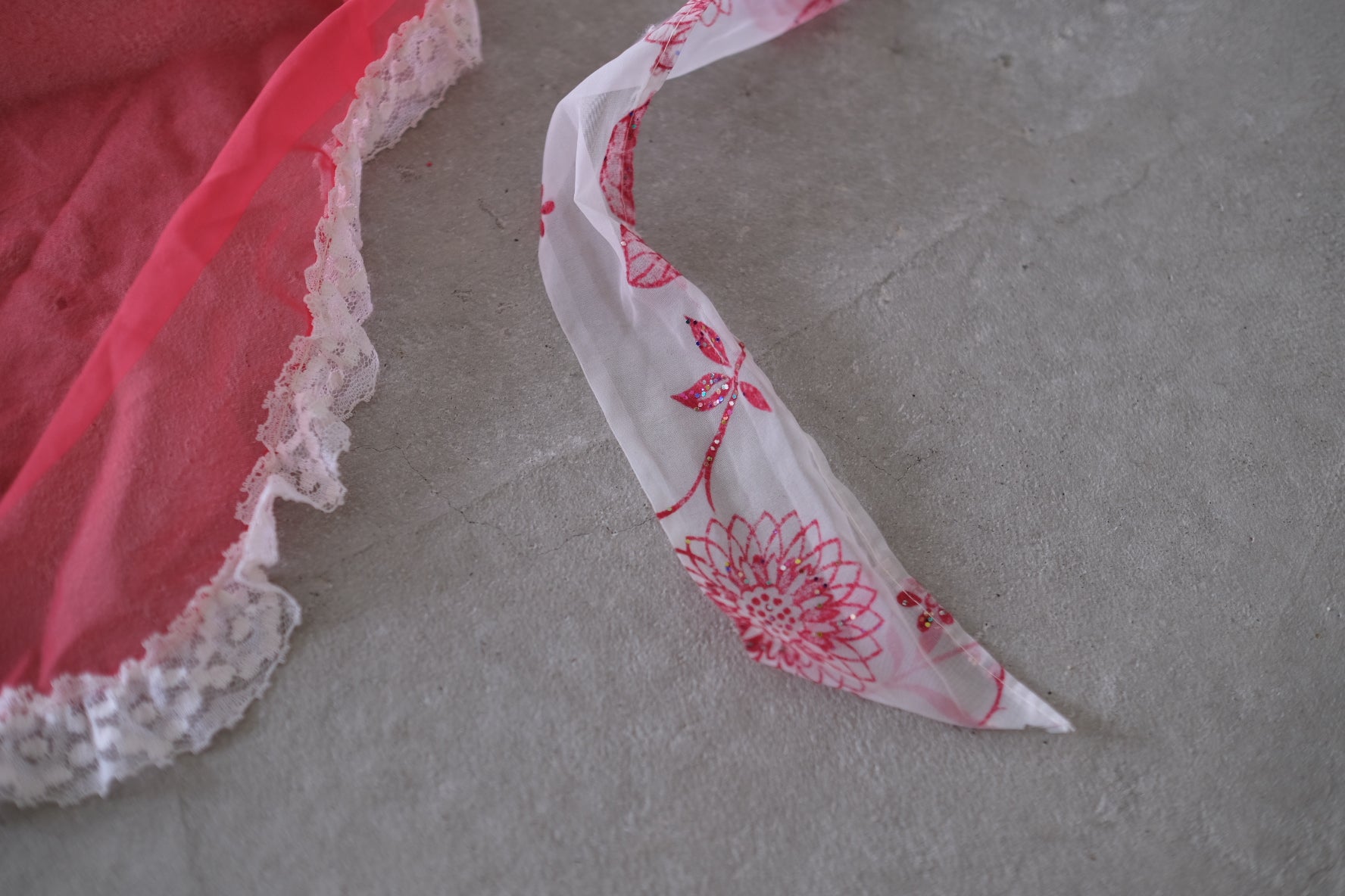 VTG apron_Red Lace/Flower