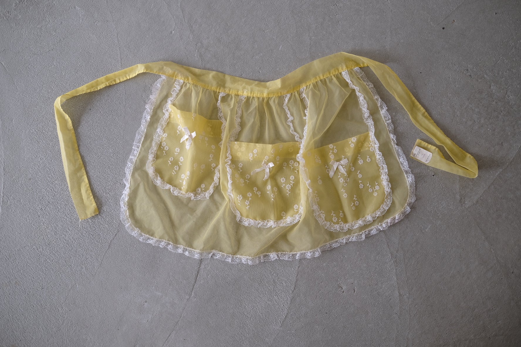 VTG apron_Yellow Flower