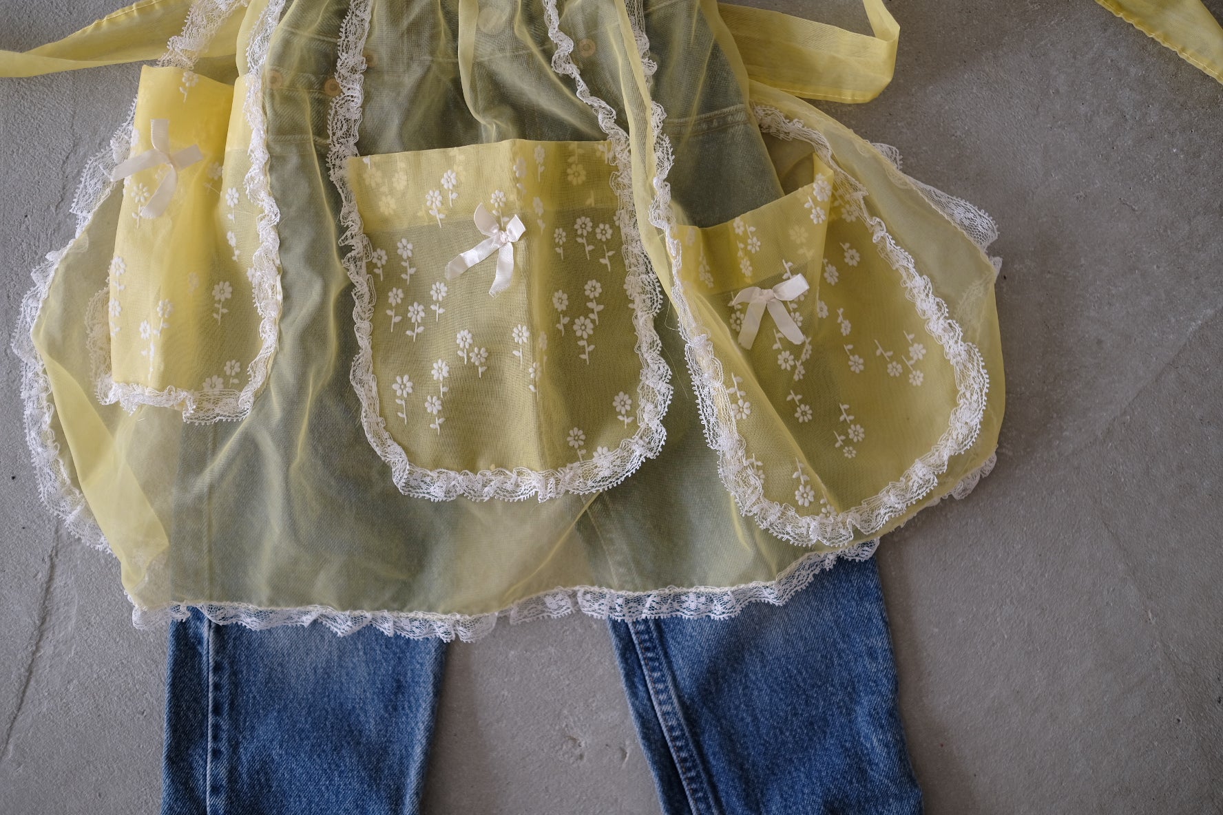 VTG apron_Yellow Flower