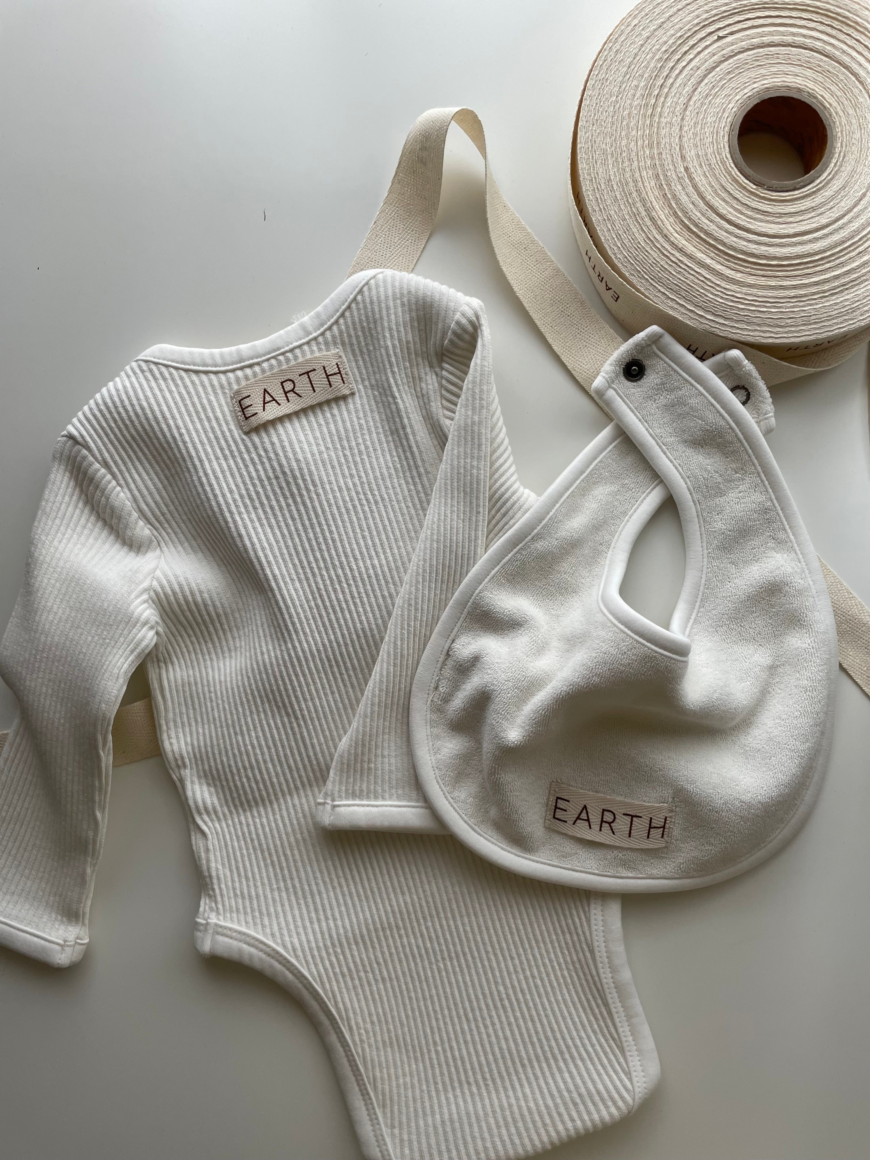 Organic bib_White
