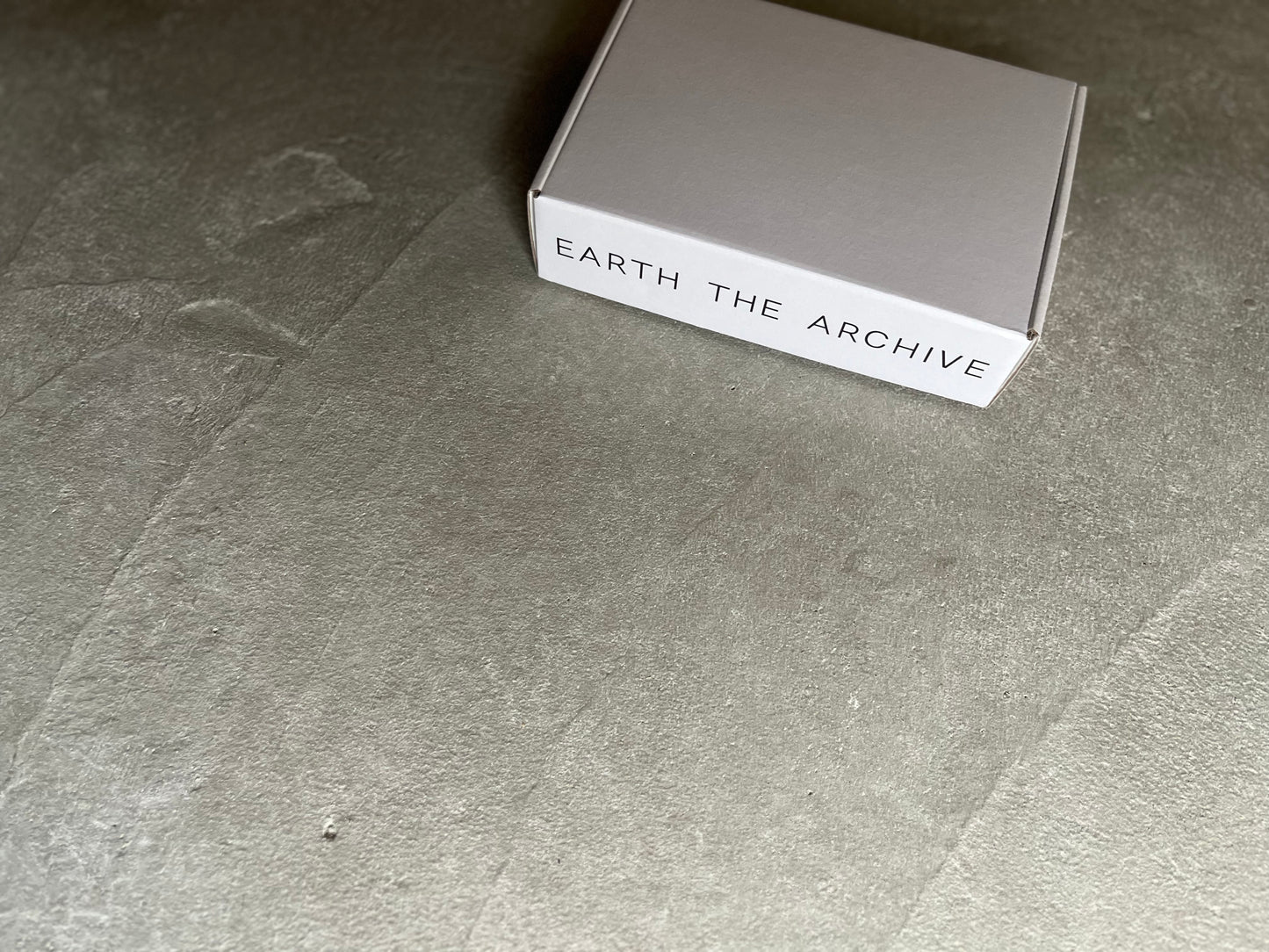 EARTH THE ARCHIVE - Box wrapping
