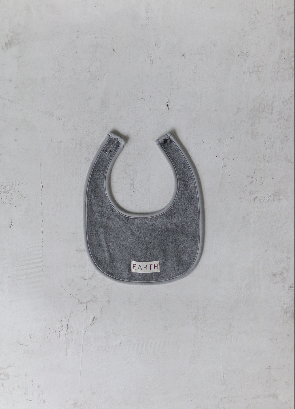 earth-organic-bib-charcoal スタイ ビブ ベビー